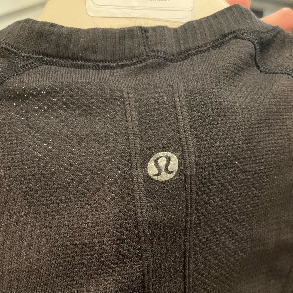Lululemon Black Short Sleeve Swiftly Tech Top - Picture 2 of 2